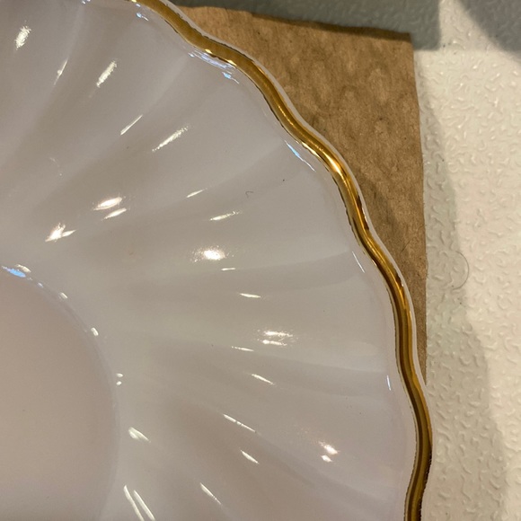 2 Fire King milk glass tea cups w/ 22K gold trim Golden shell anchor hocking - Picture 5 of 7